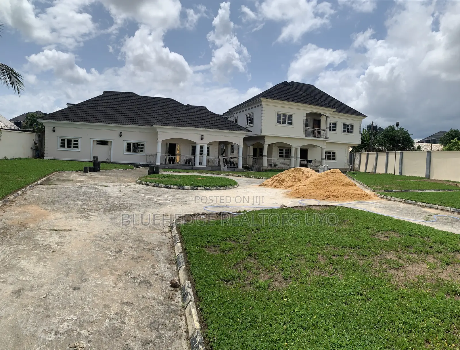 4bdrm Block of Flats in Osongama Estate Uyo for sale