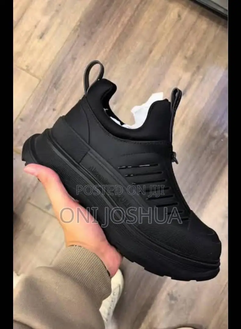 Puma Sneakers