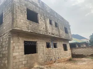 20bdrm Block of Flats in Benin City for sale
