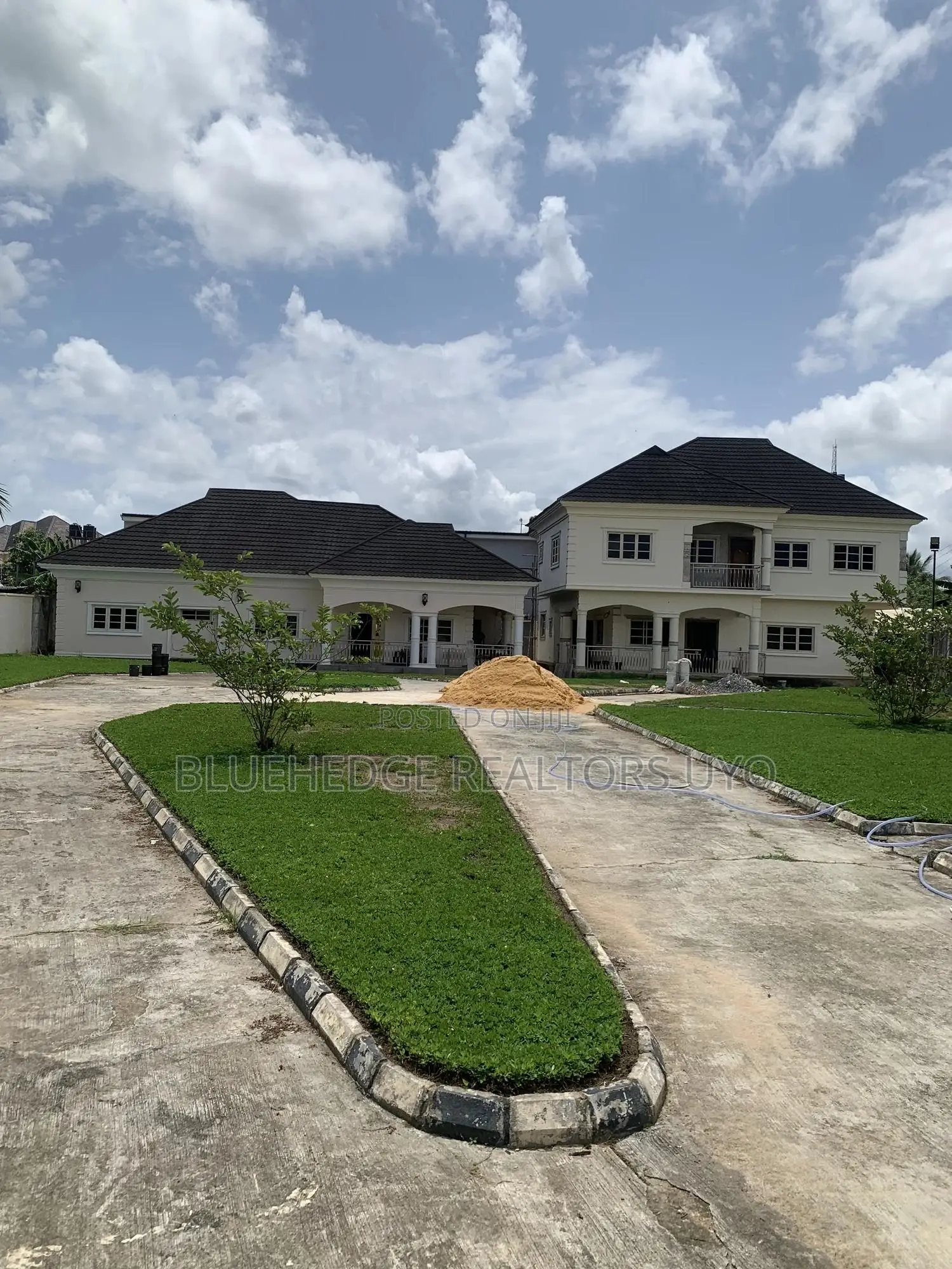 4bdrm Block of Flats in Osongama Estate Uyo for sale
