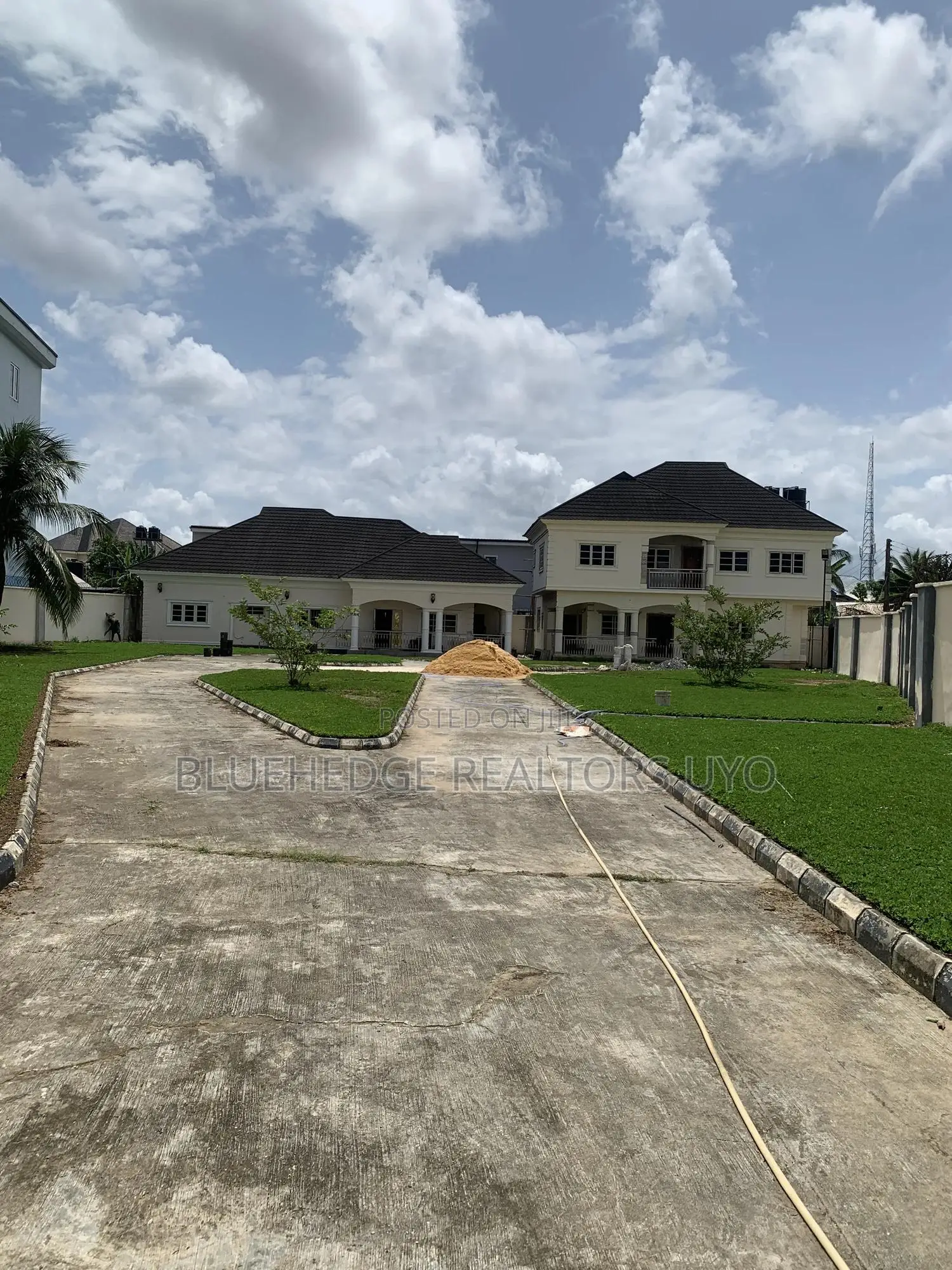 4bdrm Block of Flats in Osongama Estate Uyo for sale
