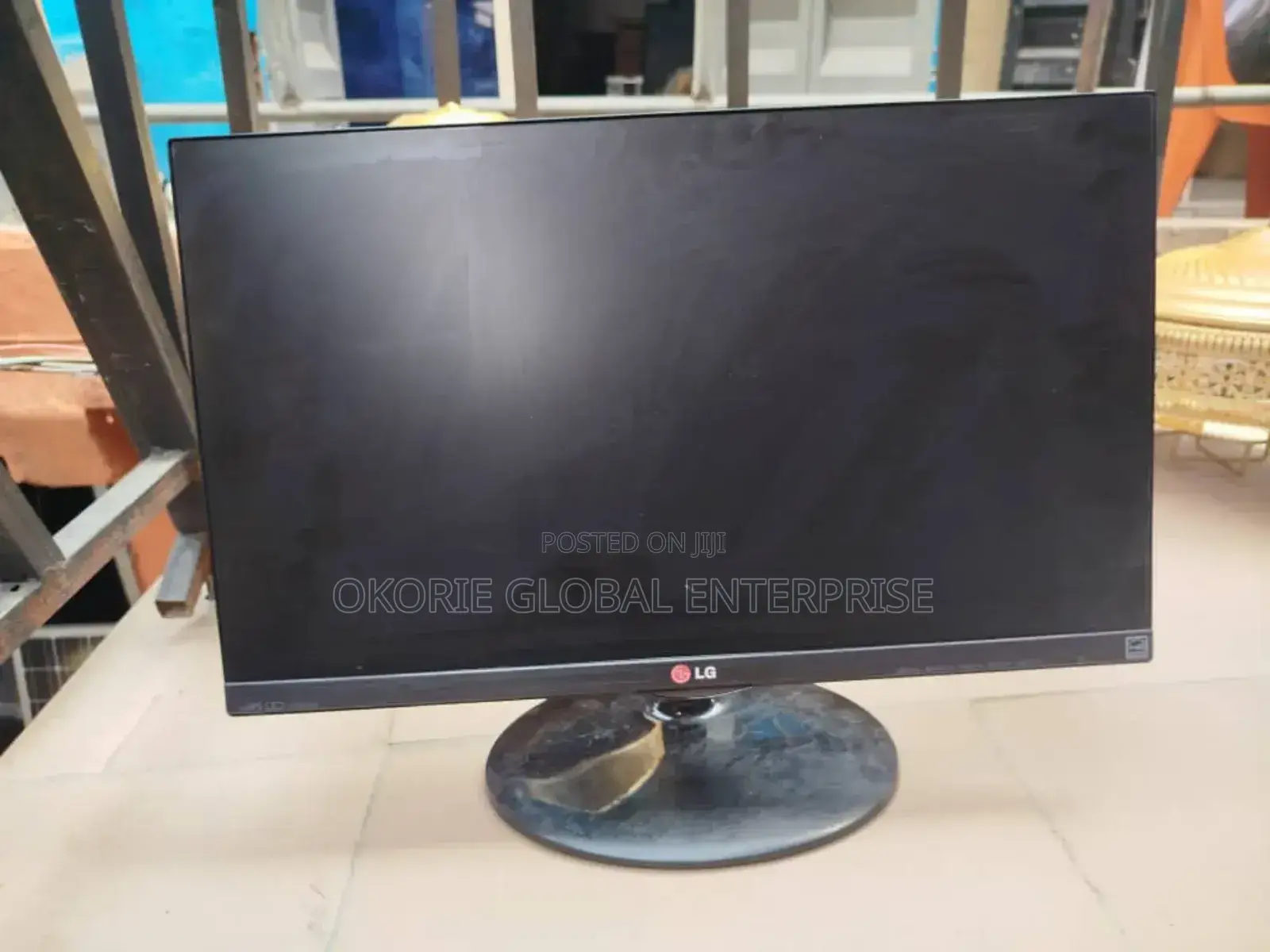 Working Perfectly Ips Lg Flameless Monitor