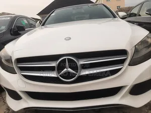 Mercedes-Benz C300 Base Sedan RWD (2.0L 4cyl 7A) 2016 White