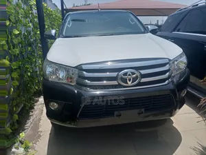 Photo - Toyota Hilux 2019 Black