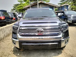 Toyota Sequoia Platinum 4dr SUV 4WD (5.7L 8cyl 6A) 2017 Black