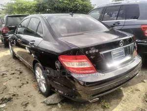Mercedes-Benz C300 Luxury Sedan RWD (3.0L 6cyl 7A) 2011 Black