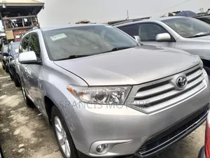 Toyota Highlander 3.5L 4WD 2013 Silver