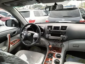 Toyota Highlander 3.5L 4WD 2013 Silver