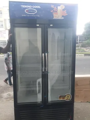 Chiller. Show Glass Double