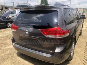 Toyota Sienna 2015 Brown