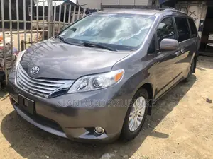 Toyota Sienna 2015 Brown