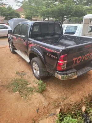 Toyota Hilux SR 4x4 2014 Black