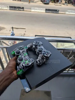 Photo - Sony Playstation 3, 2 Controllers