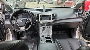 Toyota Venza XLE 4dr Wagon AWD (3.5L 6cyl 6A) 2014 Silver