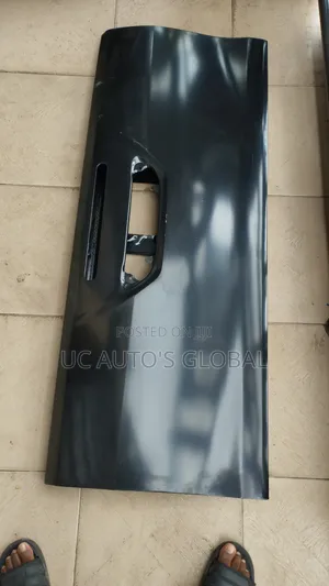 Booth Tail Board for Hilux 2025