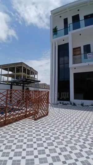 Photo - 5bdrm Penthouse in Royal Pine Estate, Lekki Phase 2 for sale