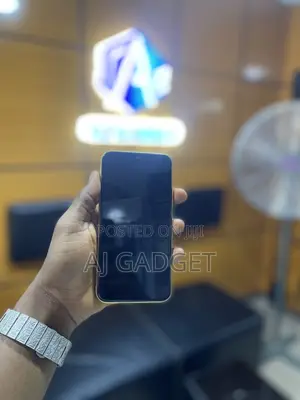 Apple iPhone 11 64 GB Yellow