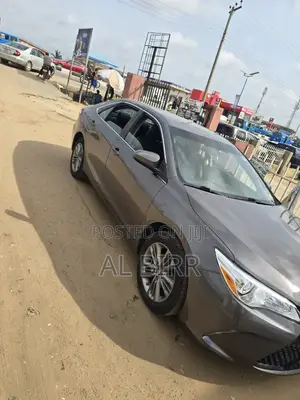 Toyota Camry SE 4dr Sedan (2.5L 4cyl 6A) 2017 Gray
