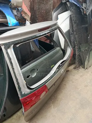 Toyota Sienna 06 Model Empty Booth Neat One