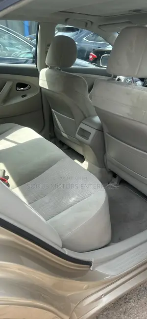 Toyota Camry LE 4dr Sedan (2.5L 4cyl 6AM) 2010 Gold