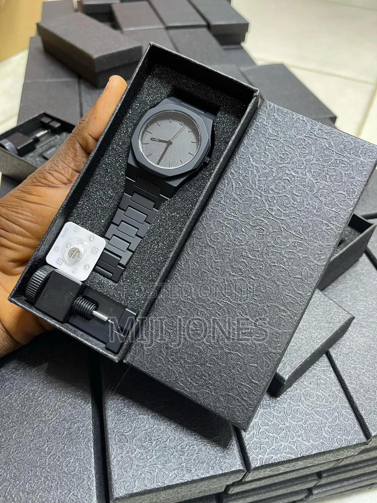 Valenzo Chain Watch - Elevate Your Style"