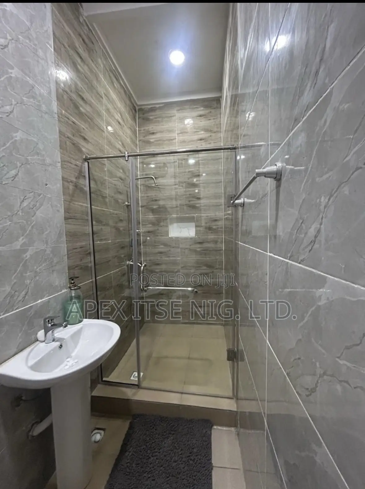 Clear Glass Shower Cubicle