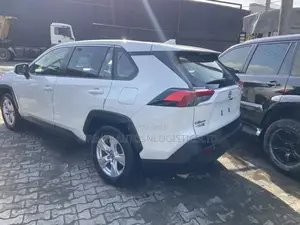 Toyota RAV4 XLE Premium 2021 White