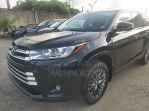 Toyota Highlander XLE 4x4 V6 (3.5L 6cyl 8A) 2018 Black