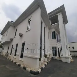 8bdrm Duplex in Guzape District for sale