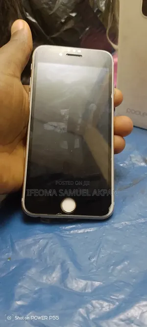 Photo - Apple iPhone 6 32 GB Gold