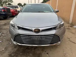 Photo - Toyota Avalon XLE FWDSedan (3.6L 6cyl 6A) 2016 Silver