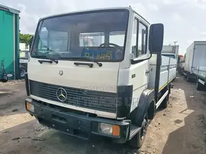 Mercedes Benz 814 Truck Single Propeller