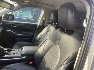 Toyota Highlander XLE 2021 Gray