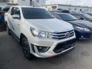 Toyota Hilux SR5+ 4x4 2018 White