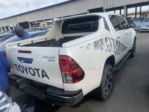 Toyota Hilux SR5+ 4x4 2018 White