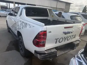 Toyota Hilux SR5+ 4x4 2018 White