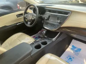 Toyota Avalon XLE Sedar FWD (3.5L 6cyl 6A) 2013 Black