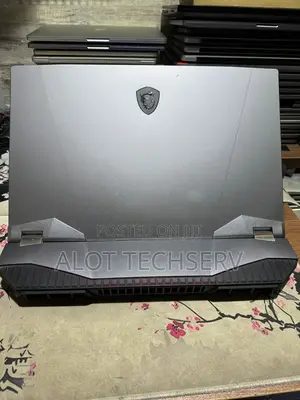 Laptop MSI GT75 Titan 8RG 64GB Intel Core I9 SSD 2T
