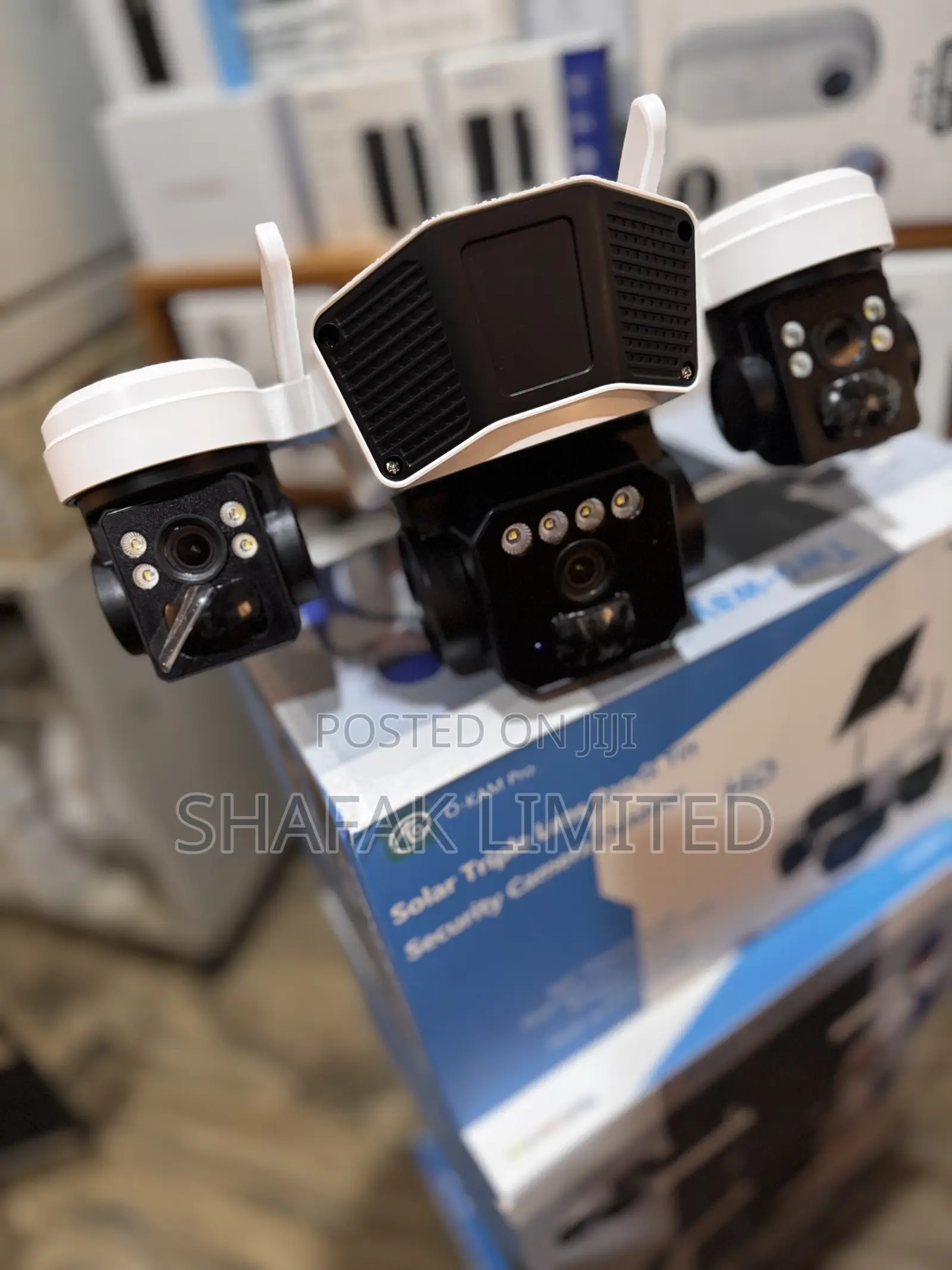 Real 3-in-1-Solar PTZ Surveillance Camera