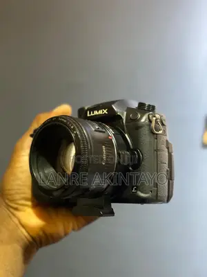 Photo - Lumix Gh5 With Sigma 17-50mm F2.8 Lens
