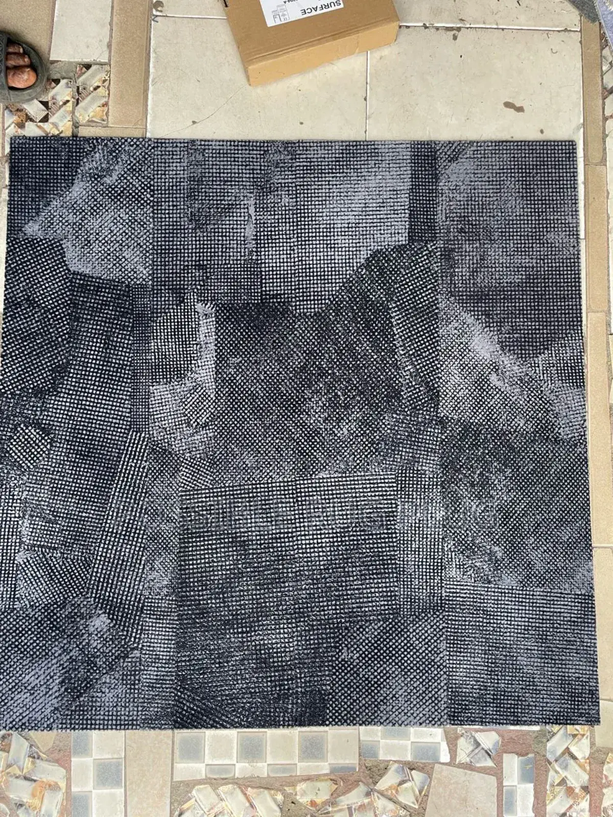 Smooth Gray Design Rug Tiles