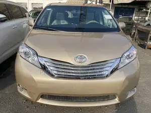 Toyota Sienna XLE 8 Passenger 2012 Gold