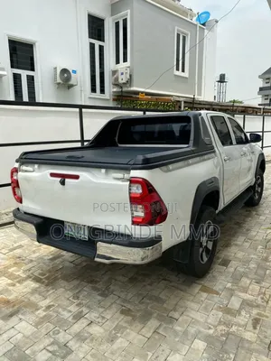 Toyota Hilux WORKMATE 4x4 2016 White