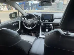 Toyota RAV4 XLE AWD 2020 Black