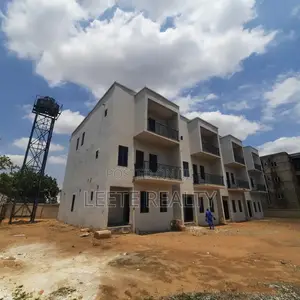 5bdrm Townhouse / Terrace in Mabushi for rent