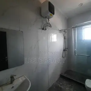 5bdrm Townhouse / Terrace in Mabushi for rent