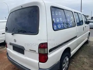 Toyota HiAce 2006 White
