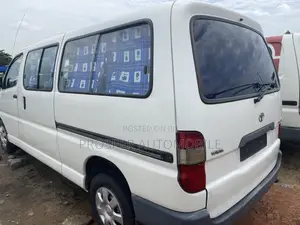 Toyota HiAce 2006 White