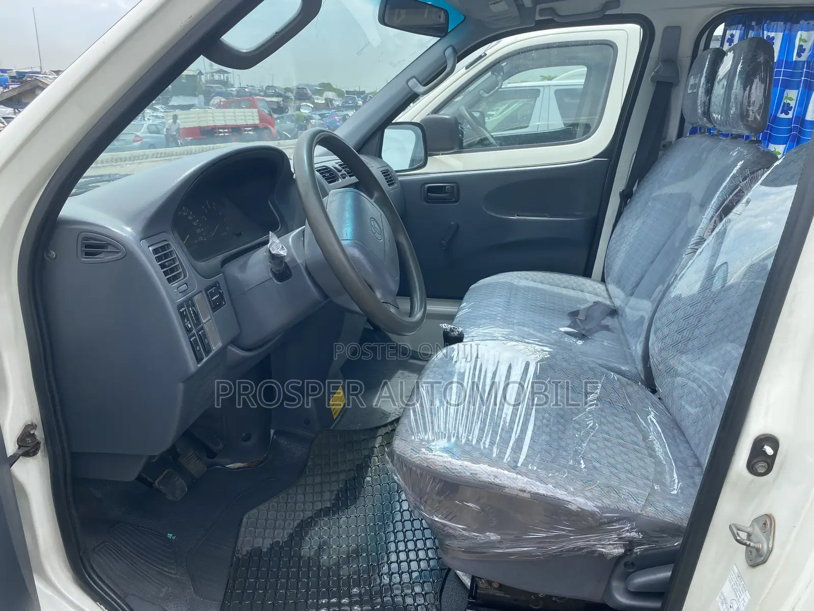 Toyota HiAce 2006 White