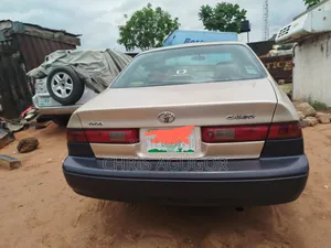 Photo - Toyota Camry 2002 Gold